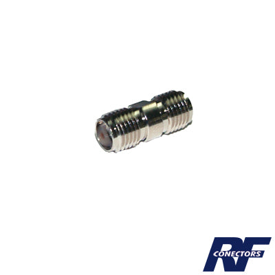 RSA-3404 - Adaptador en Línea tipo Barril, de Conector SMA Hembra a SMA Hembra, Níquel/ Oro/ Teflón.