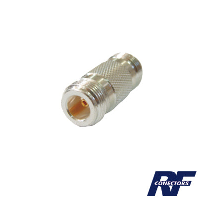 RFN-1013-1 - Adaptador Barril en Linea para 50 Ohm, de Conector N Hembra a N Hembra, Plata/ Oro/ Teflón.