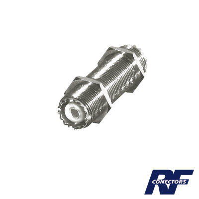 RFU-537 - Adaptador Pasamuros de Doble UHF Hembra (SO-239), Montaje para Panel con Rosca Estándar.