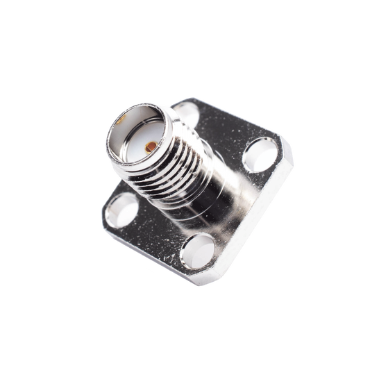 RSA-3271 - Conector SMA Hembra, Montaje de Panel Cuadrado, 4 Perforaciones, Soldable, Niquel/ Oro/ Teflón.